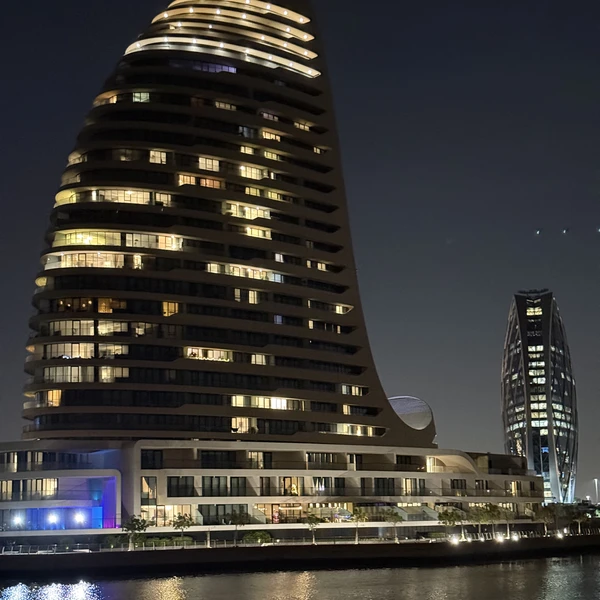 Вечерний круиз в Абу-Даби на арабской лодке с ужином – групповая экскурсия