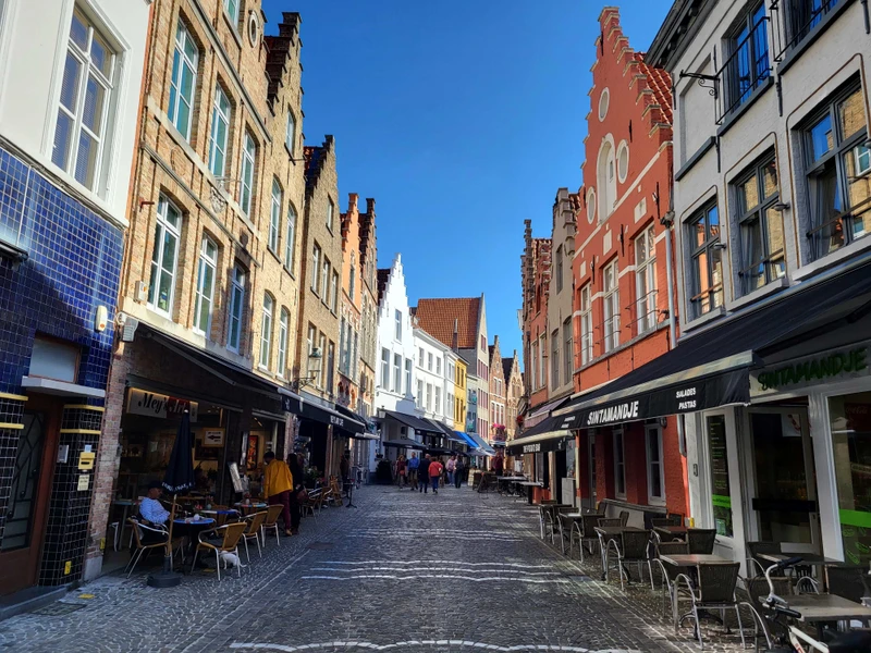 В Бельгию из Парижа на авто премиум-класса: индивидуально по Люксембургу, Брюсселю, Генту и Брюгге – авторский тур