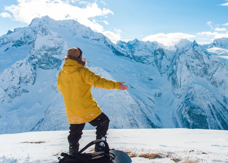 Зимний Домбай: осваиваем склоны Мусса-Ачитары, катаемся на квадроциклах и ловим форель – авторский тур