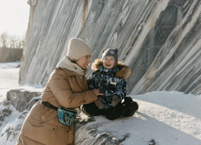 На замёрзший Байкал всей семьёй: достопримечательности Листвянки и Ольхона и весёлые активности – авторский тур