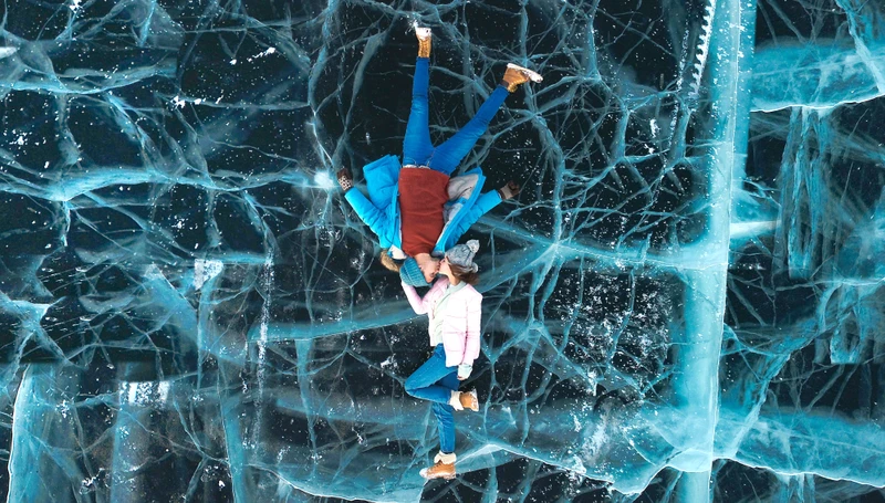 По местам съёмок фильма «Лёд»: отпуск на Байкале с катанием на коньках, упряжках и хоккеем – авторский тур