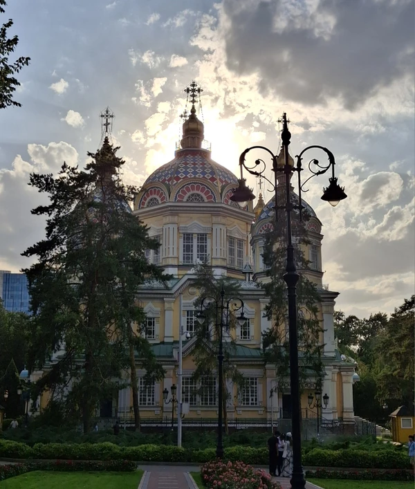 «Золотой квадрат» Алматы, Зелёный базар и высота 3200 м – групповая экскурсия