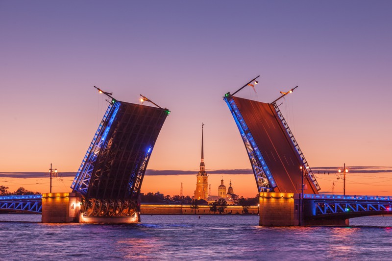 Ночная прогулка на катере к разводным мостам – групповая экскурсия