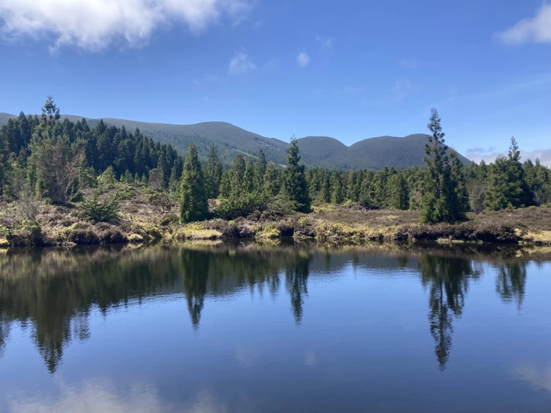 Треккинг к Лагоа-ду-Серру — скрытой лагуне в сердце Терсейры – групповая экскурсия