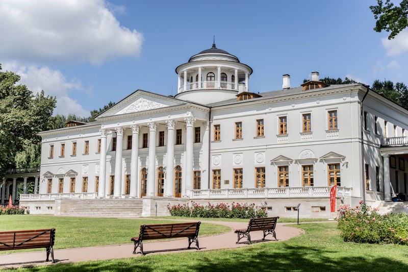 Из Москвы — в Остафьево, Подольск и Дубровицы – групповая экскурсия