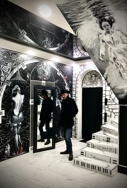 По замку–музею Длиннорукого мастера в Ереване — с его хозяином – индивидуальная экскурсия