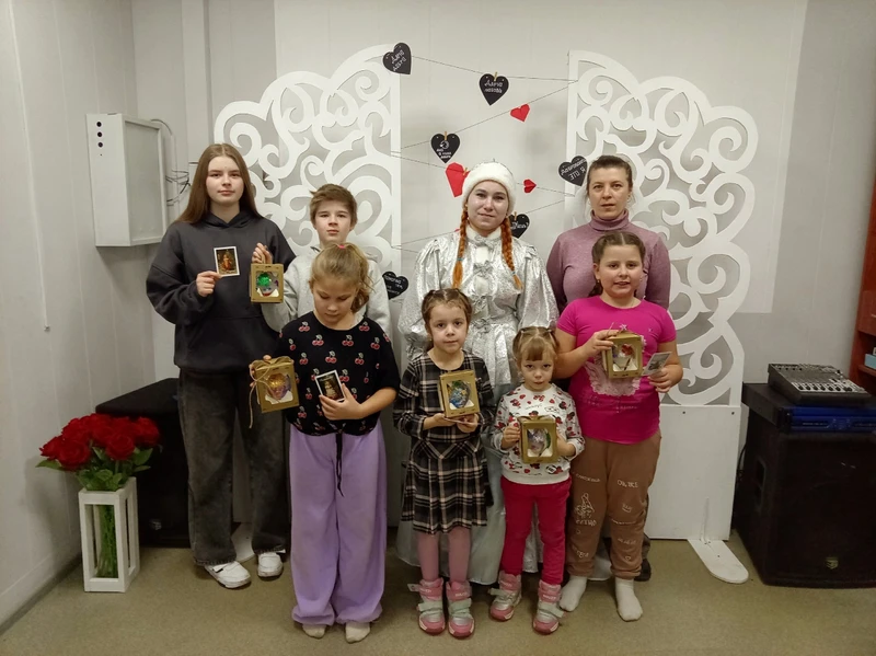 Мастер-класс по росписи новогодних шаров в Павловском Посаде – групповая экскурсия