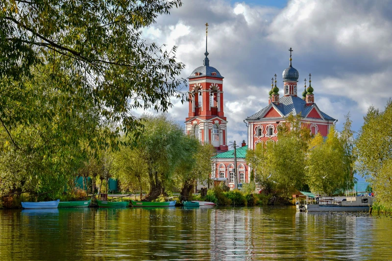 От Красной площади до Плещеева озера (Переславль-Залесский на вашем авто) – индивидуальная экскурсия