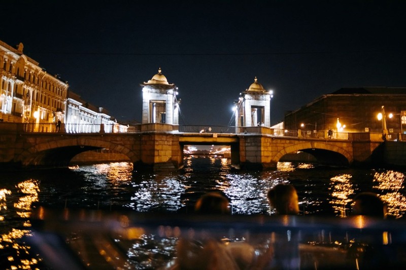 Ночная прогулка на катере к разводным мостам – групповая экскурсия