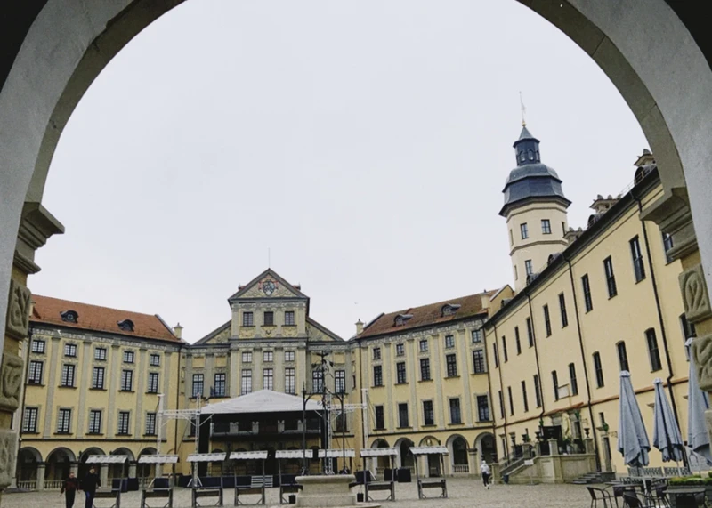 Трансфер из Минска к Мирскому и Несвижскому замкам и обратно – индивидуальная экскурсия