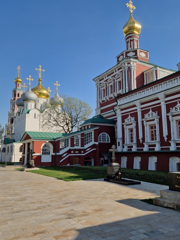 Светская экскурсия в прошлое и настоящее Новодевичьего монастыря