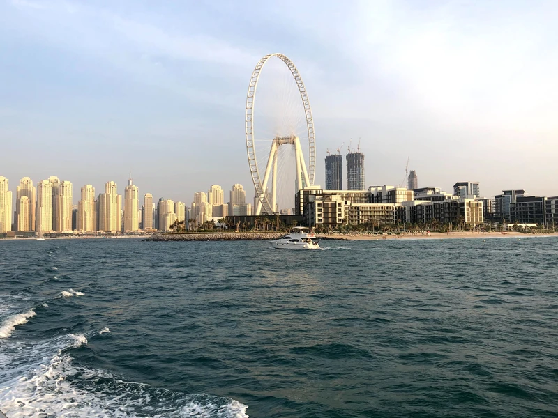 На яхте — по топовым локациям Дубая – индивидуальная экскурсия