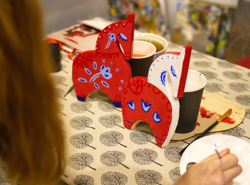 Мастер-класс по росписи деревянных лошадок в Плёсе – индивидуальная экскурсия