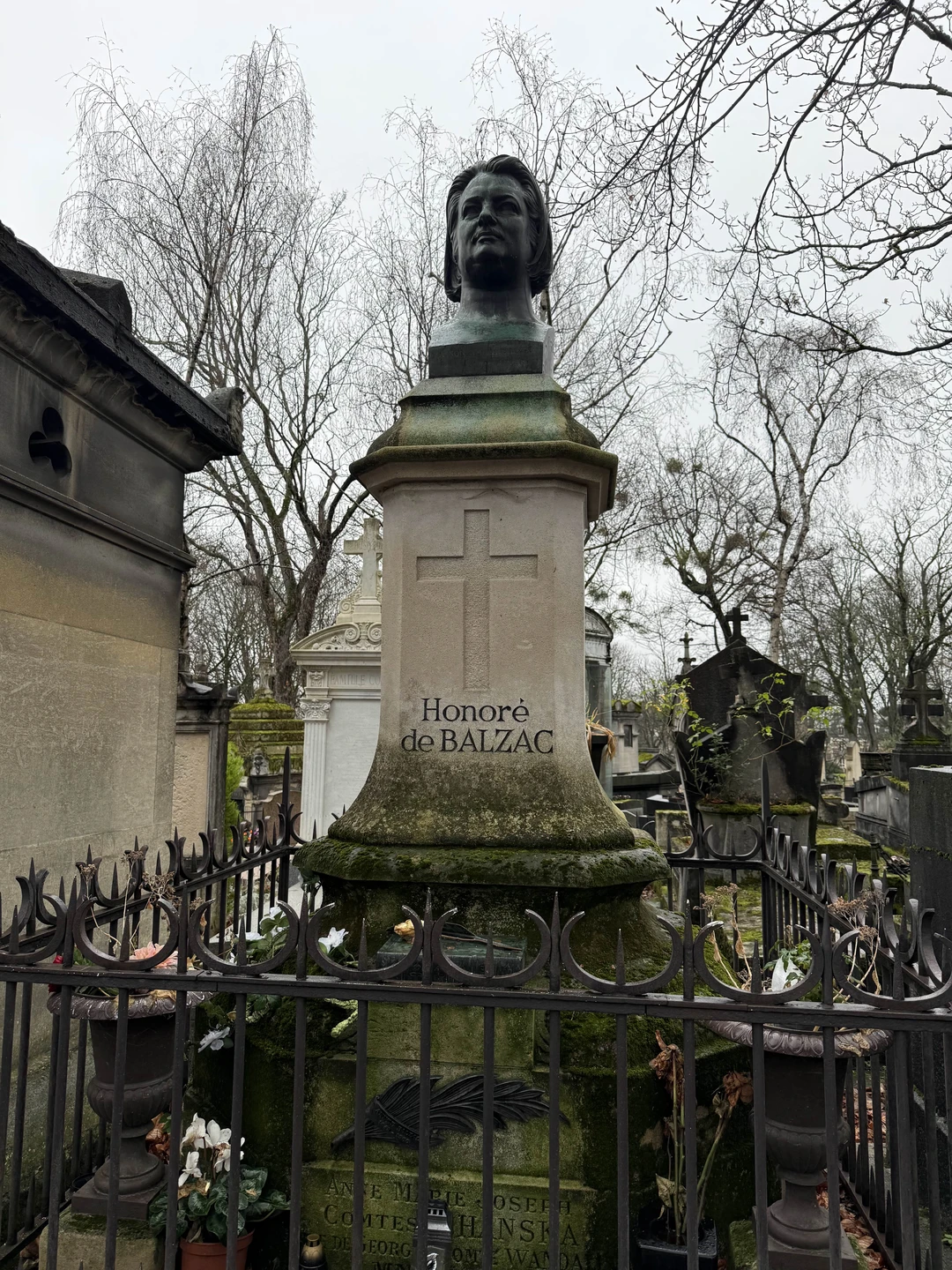 Отзыв о экскурсии "Групповая прогулка по Пер-Лашез: знаменитости, легенды и вороны" — фото 1