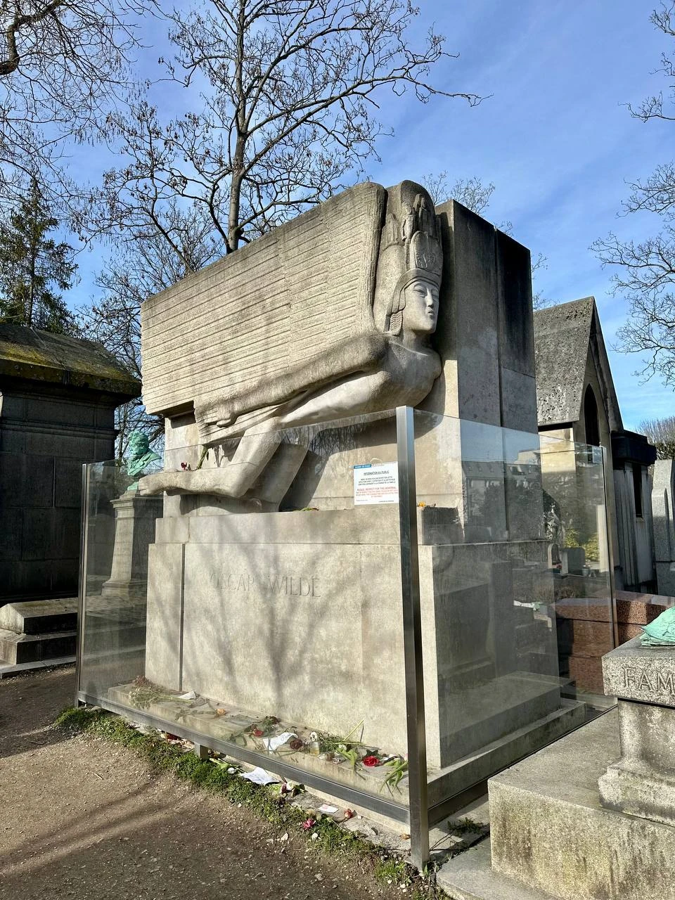 Отзыв о экскурсии "Групповая прогулка по Пер-Лашез: знаменитости, легенды и вороны" — фото 3