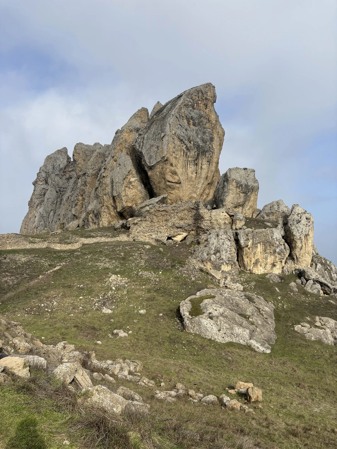 Отзыв о экскурсии "Гора Бешбармаг, «земляная радуга», розовое озеро и дегустация икры" — фото 1