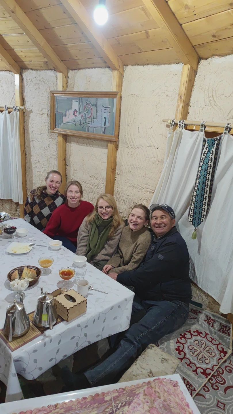 Отзыв о экскурсии "Индивидуальный мини-тур: ночь в юрте, каньон Сказка и шоу кочевых охотников" — фото 1