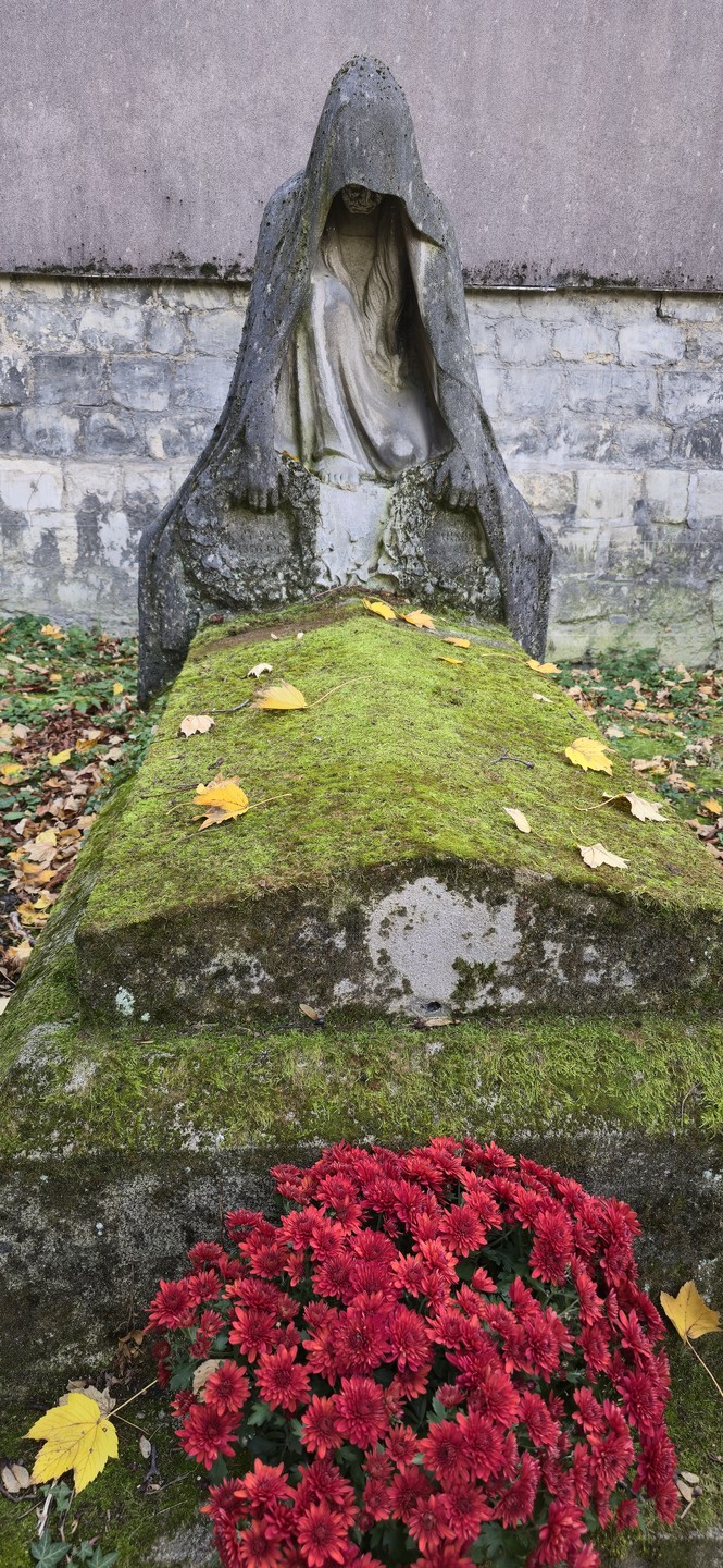 Отзыв о экскурсии "Групповая прогулка по Пер-Лашез: знаменитости, легенды и вороны" — фото 5